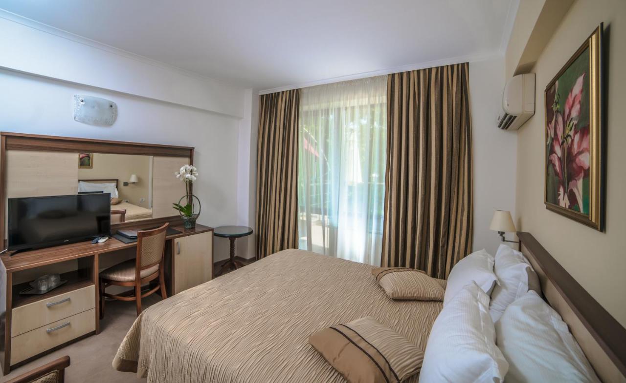 Hotel Saturn Extérieur photo