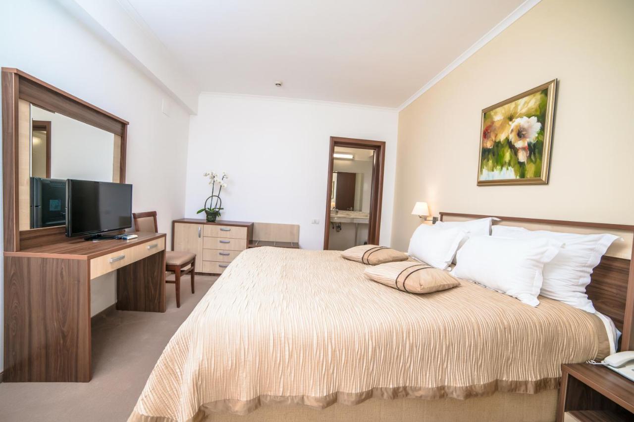Hotel Saturn Extérieur photo