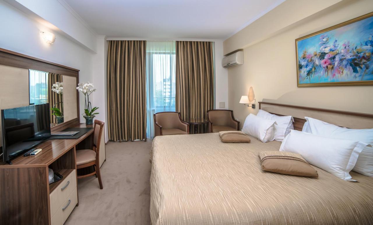 Hotel Saturn Extérieur photo