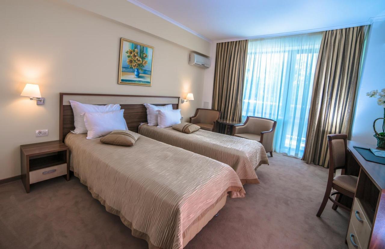 Hotel Saturn Extérieur photo