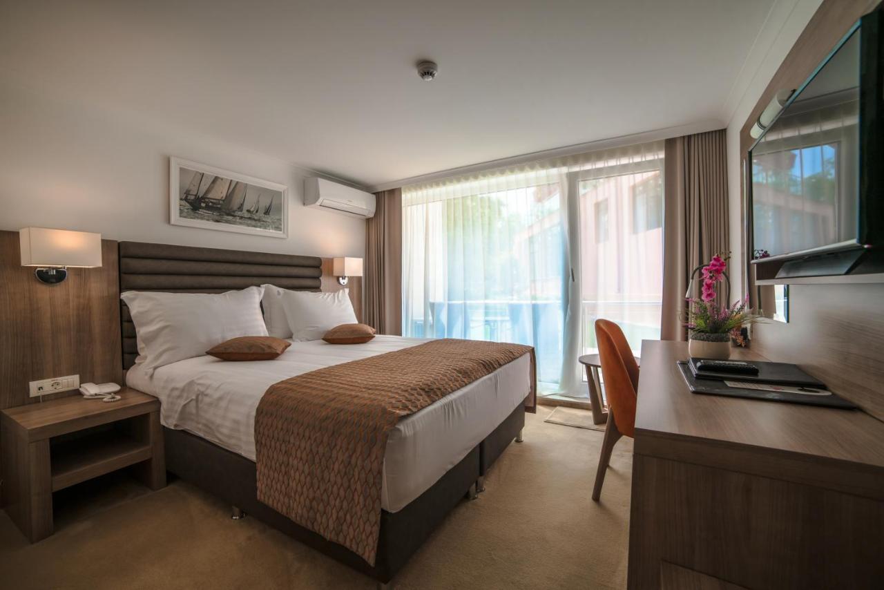 Hotel Saturn Extérieur photo