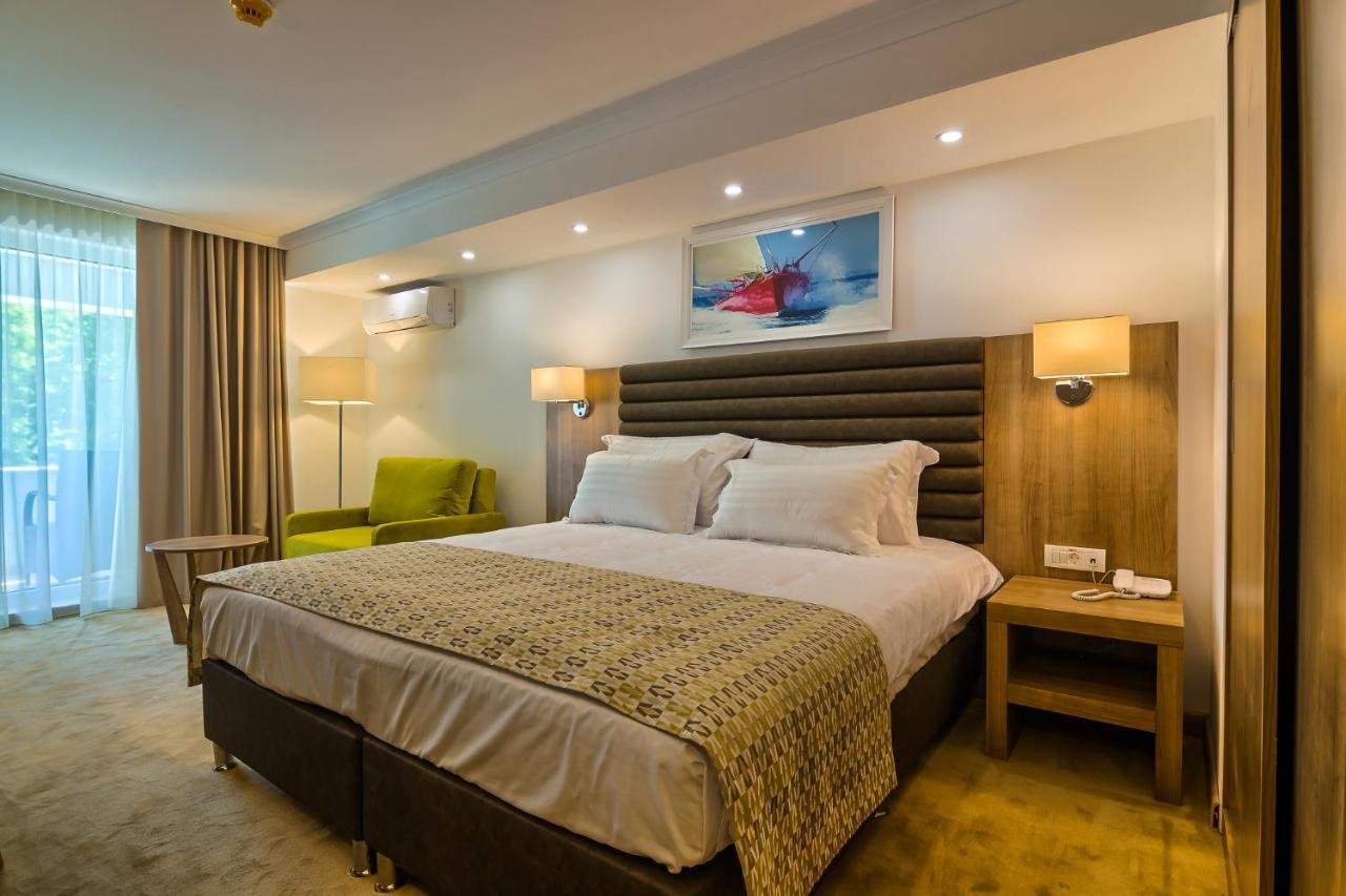 Hotel Saturn Extérieur photo