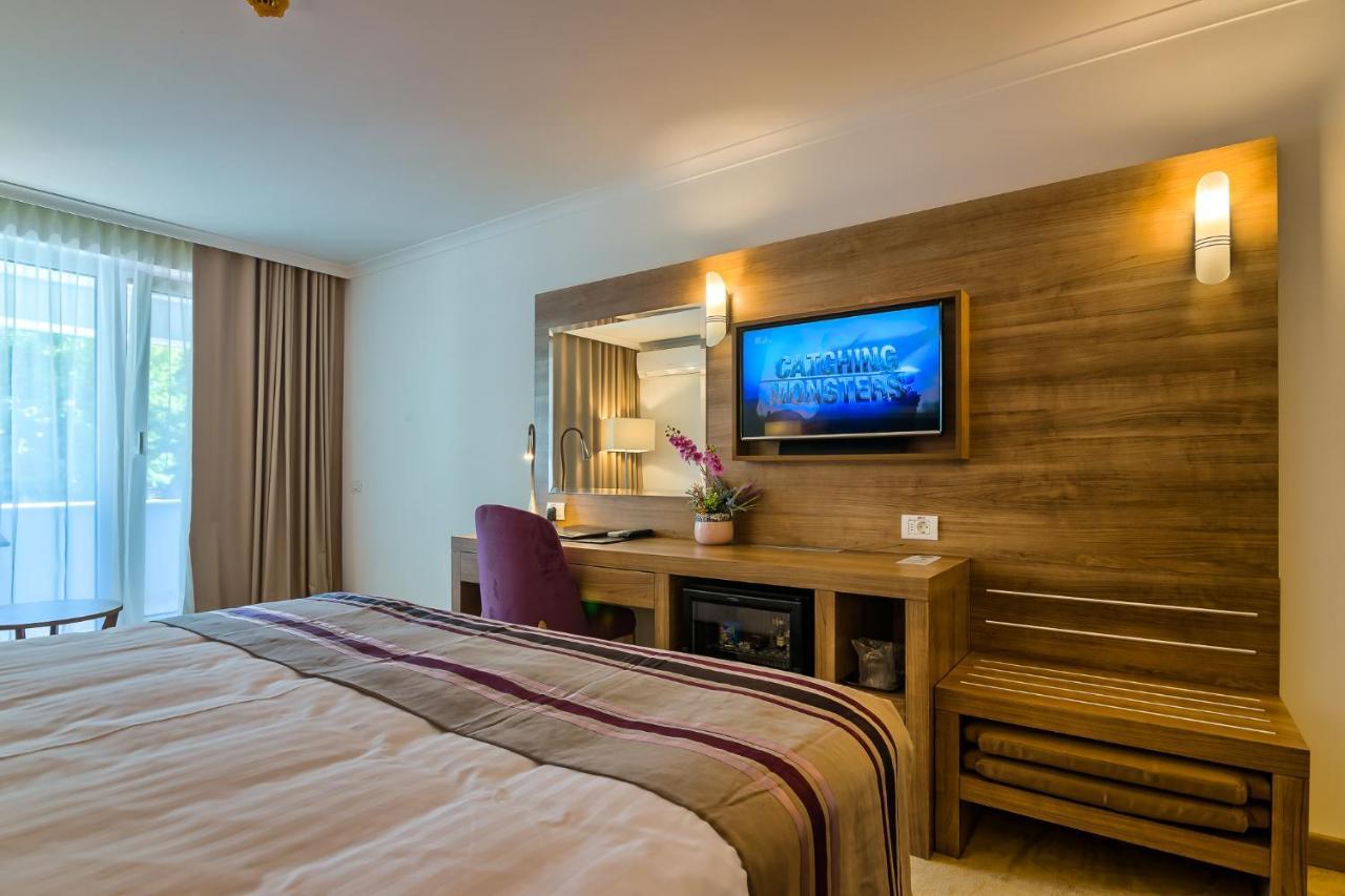 Hotel Saturn Extérieur photo