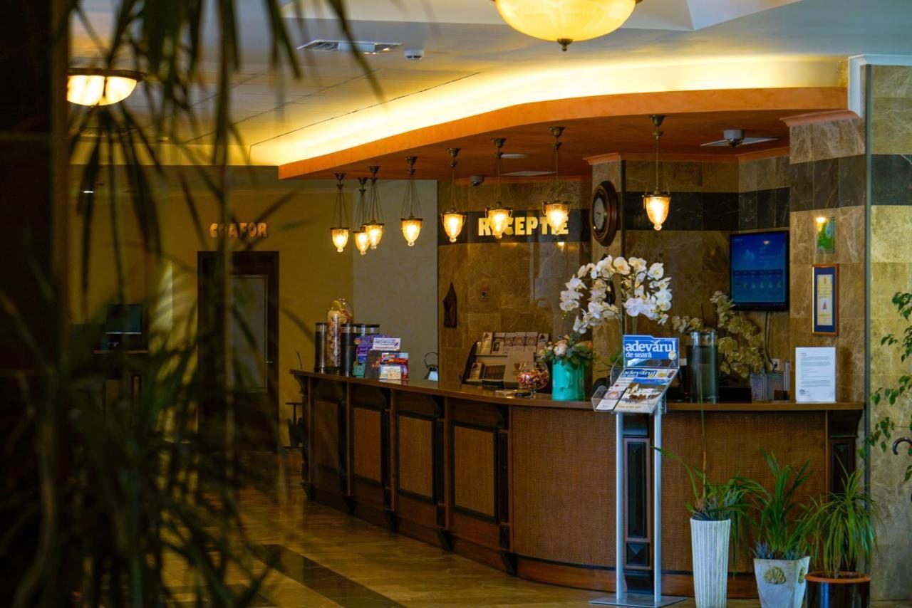 Hotel Saturn Extérieur photo