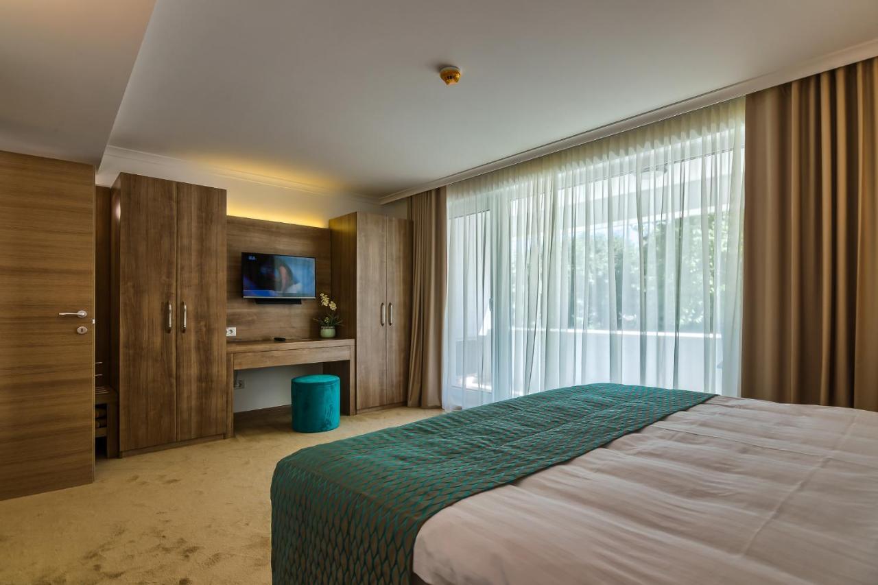 Hotel Saturn Extérieur photo