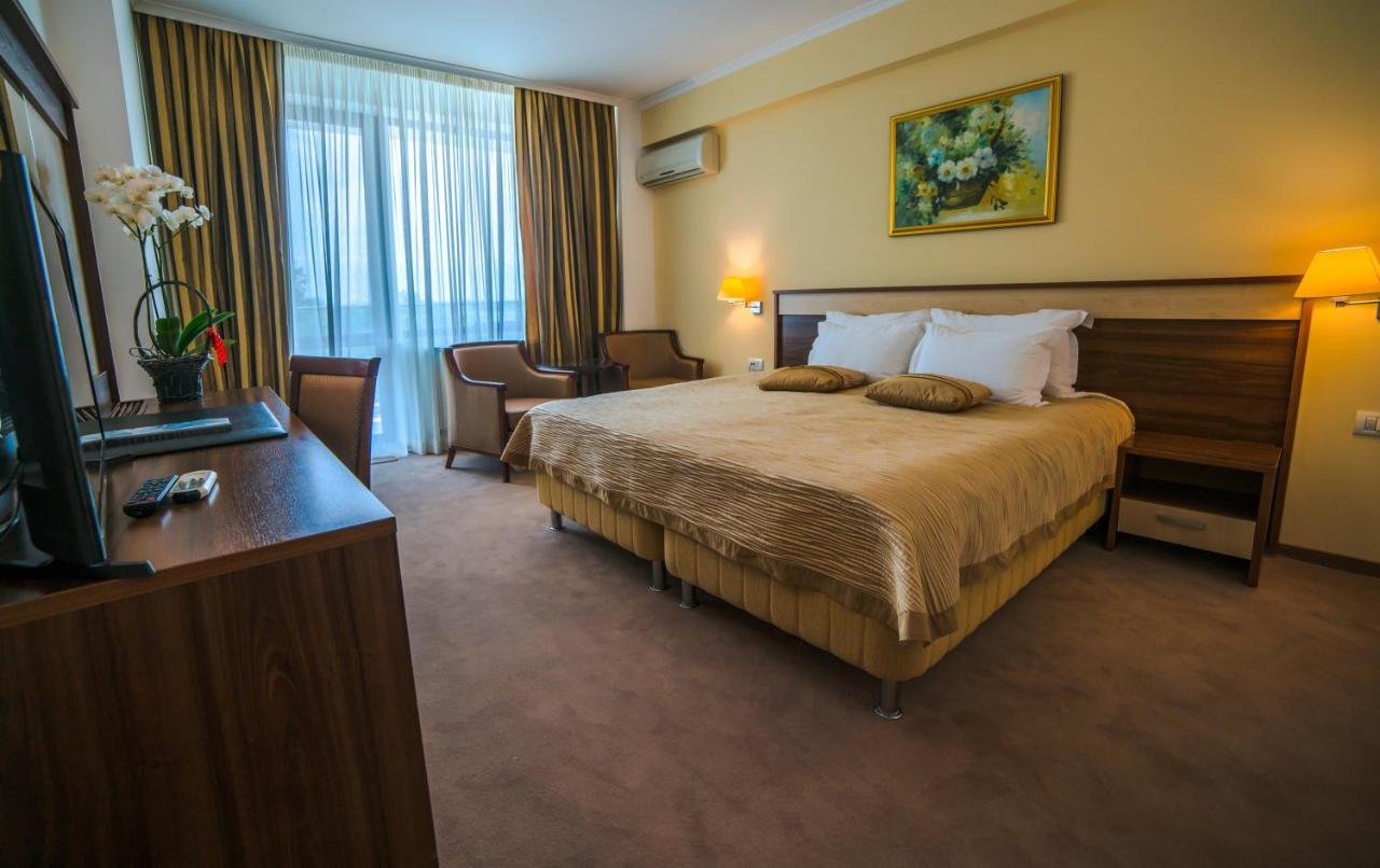 Hotel Saturn Extérieur photo