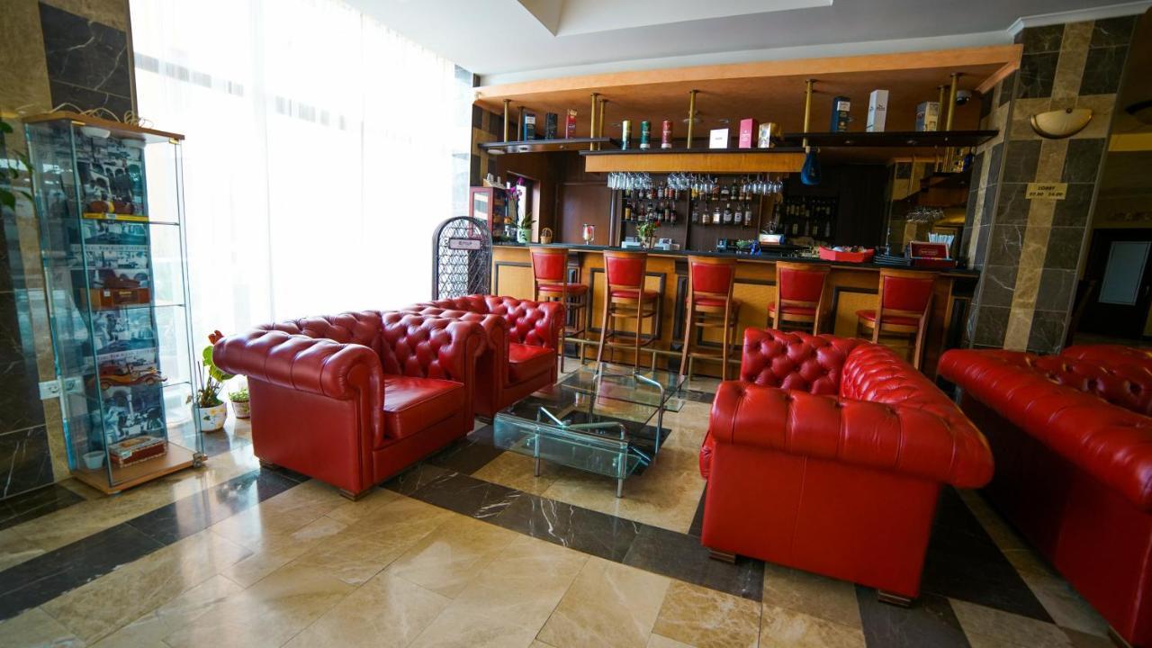 Hotel Saturn Extérieur photo