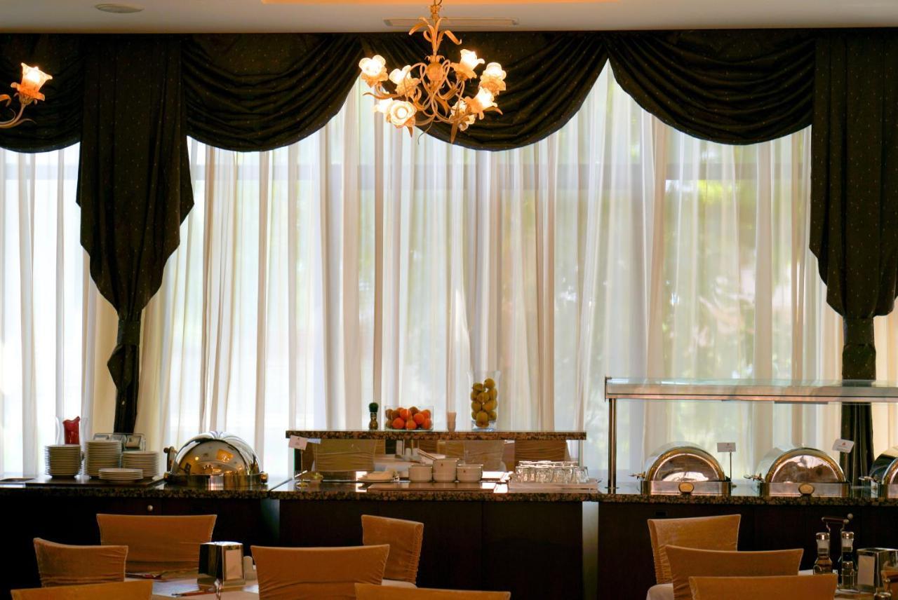 Hotel Saturn Extérieur photo