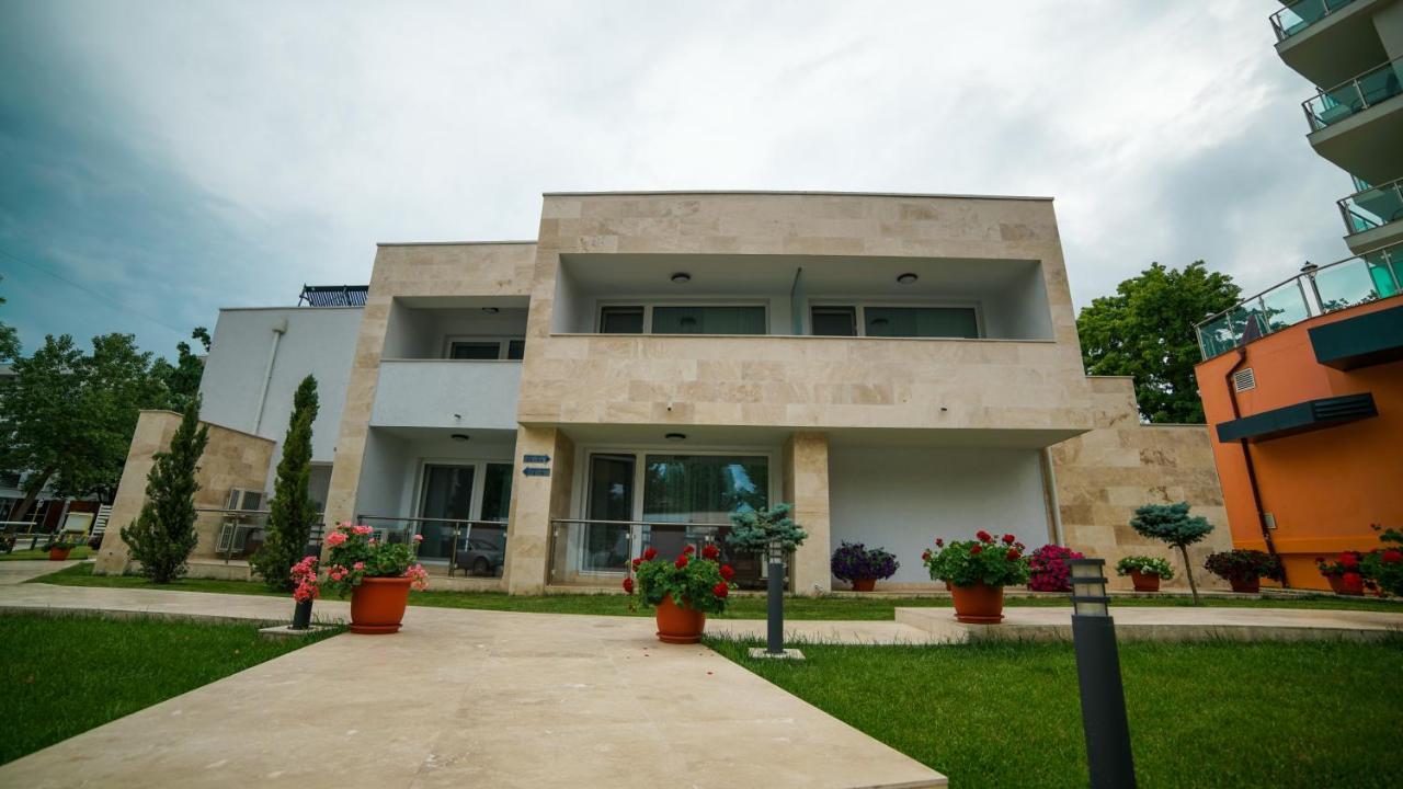 Hotel Saturn Extérieur photo