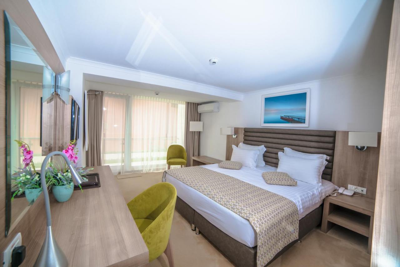 Hotel Saturn Extérieur photo