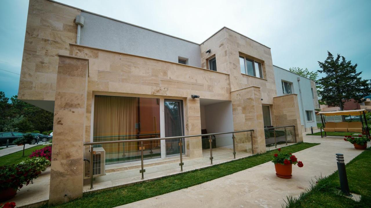 Hotel Saturn Extérieur photo