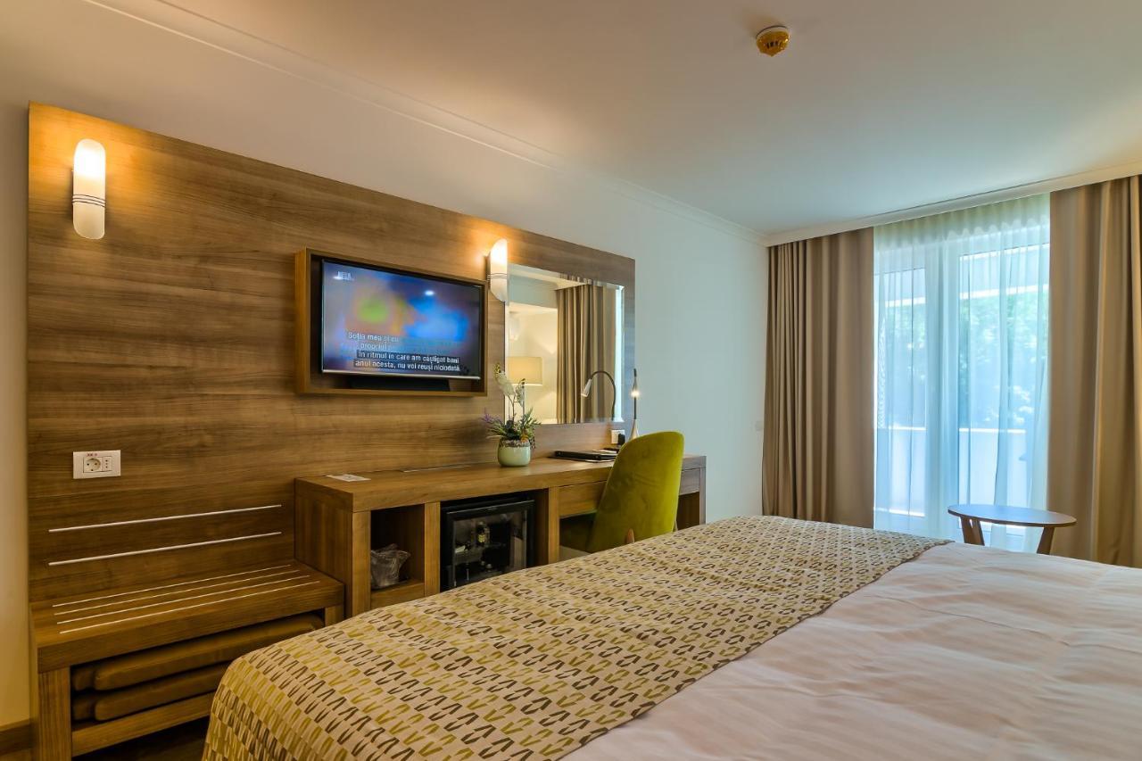 Hotel Saturn Extérieur photo