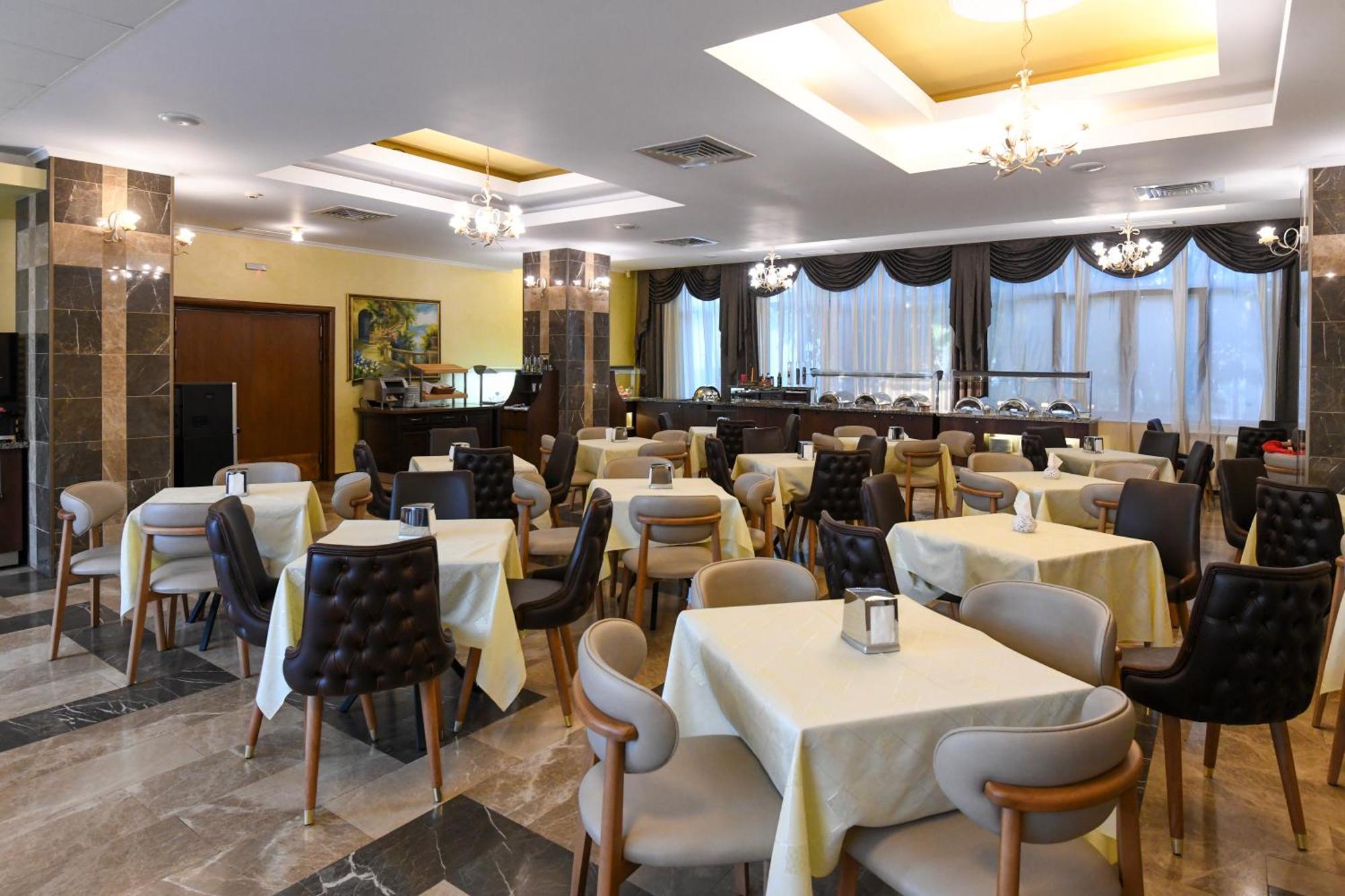 Hotel Saturn Extérieur photo