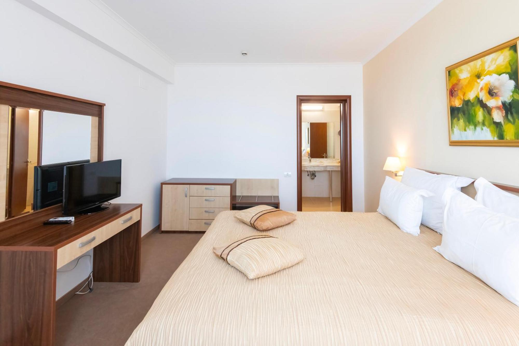 Hotel Saturn Extérieur photo