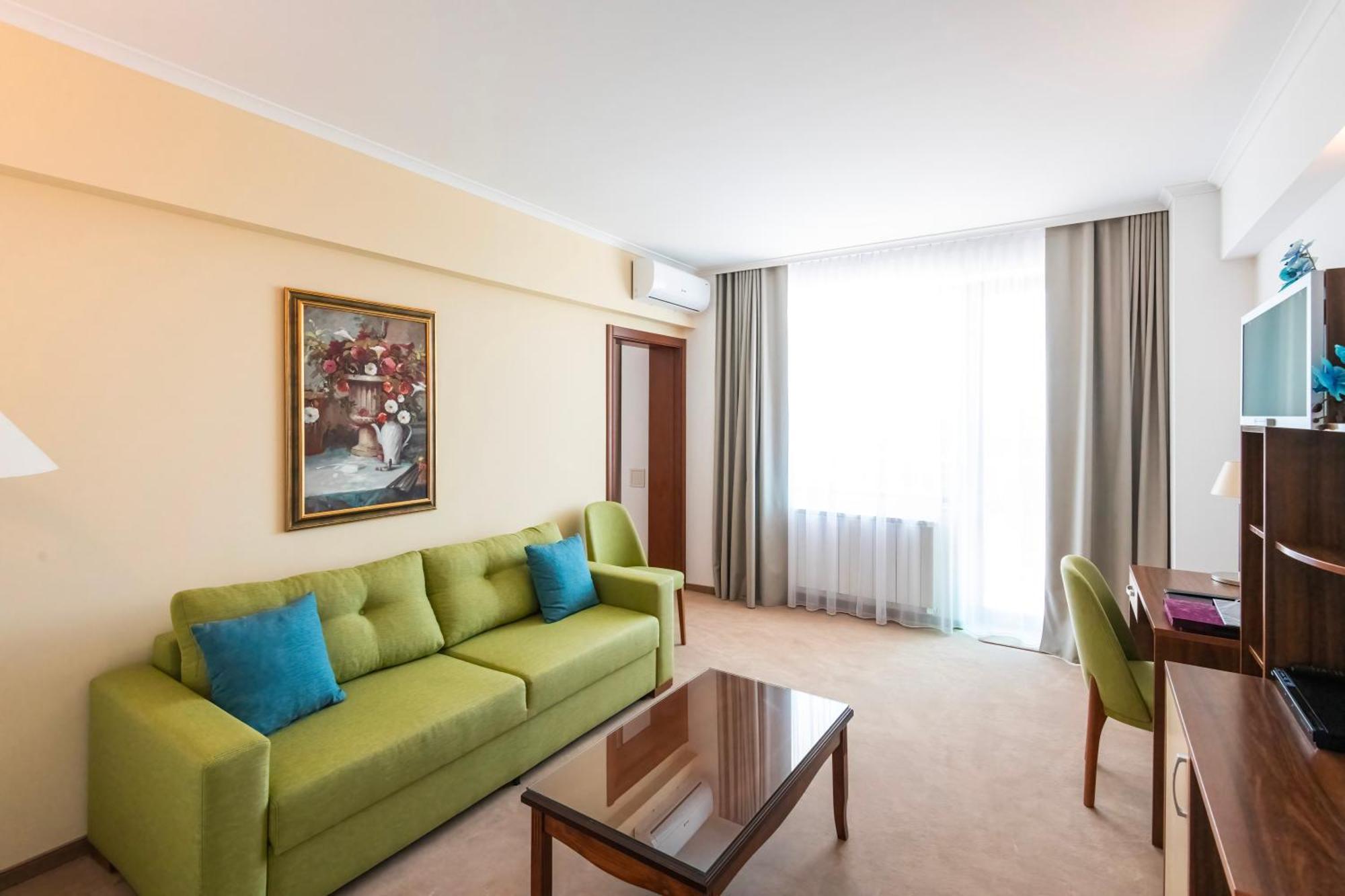 Hotel Saturn Extérieur photo