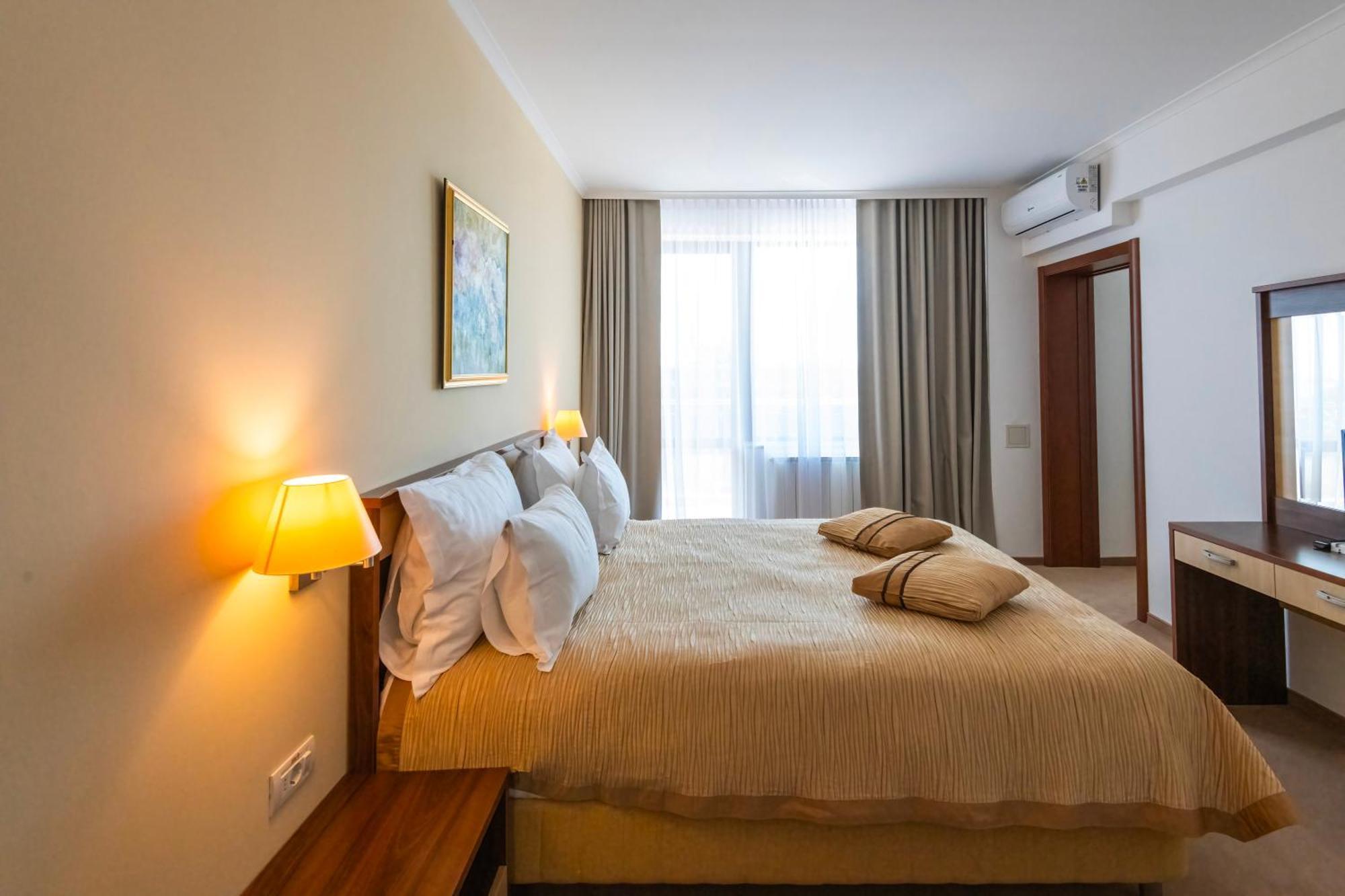 Hotel Saturn Extérieur photo