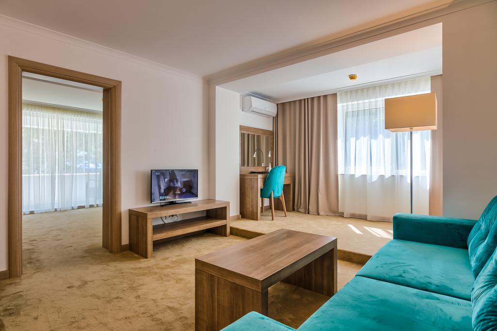 Hotel Saturn Extérieur photo