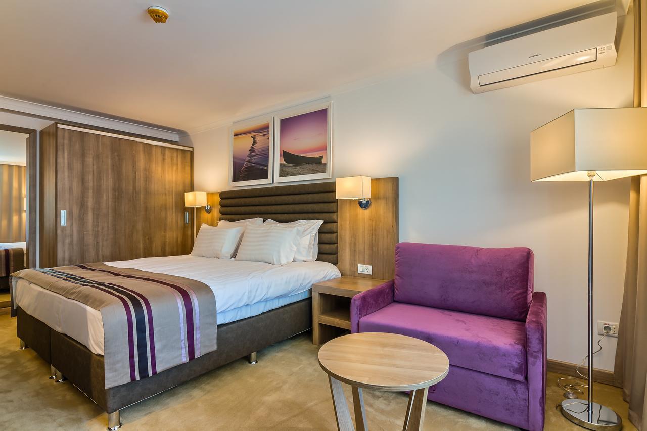 Hotel Saturn Extérieur photo