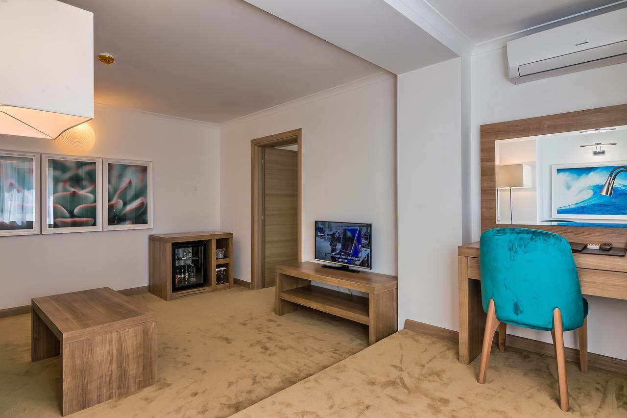 Hotel Saturn Extérieur photo
